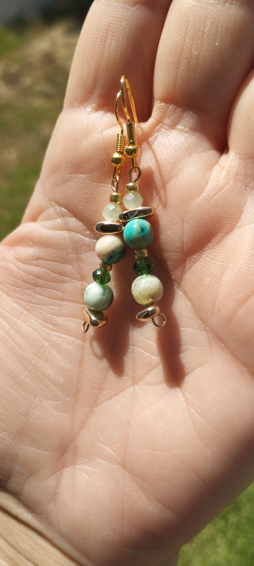 🍀🧿🪨Preciosos Pendientes de Angelita Verde y Hematitas Naturales chapadas en Oro💛🍀🧿 – photo 3